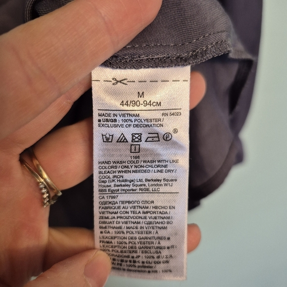 Banana Republic Women's Preppy Romantic Grey Ruffled V-Neck Blouse Size M - Picture 7 of 7